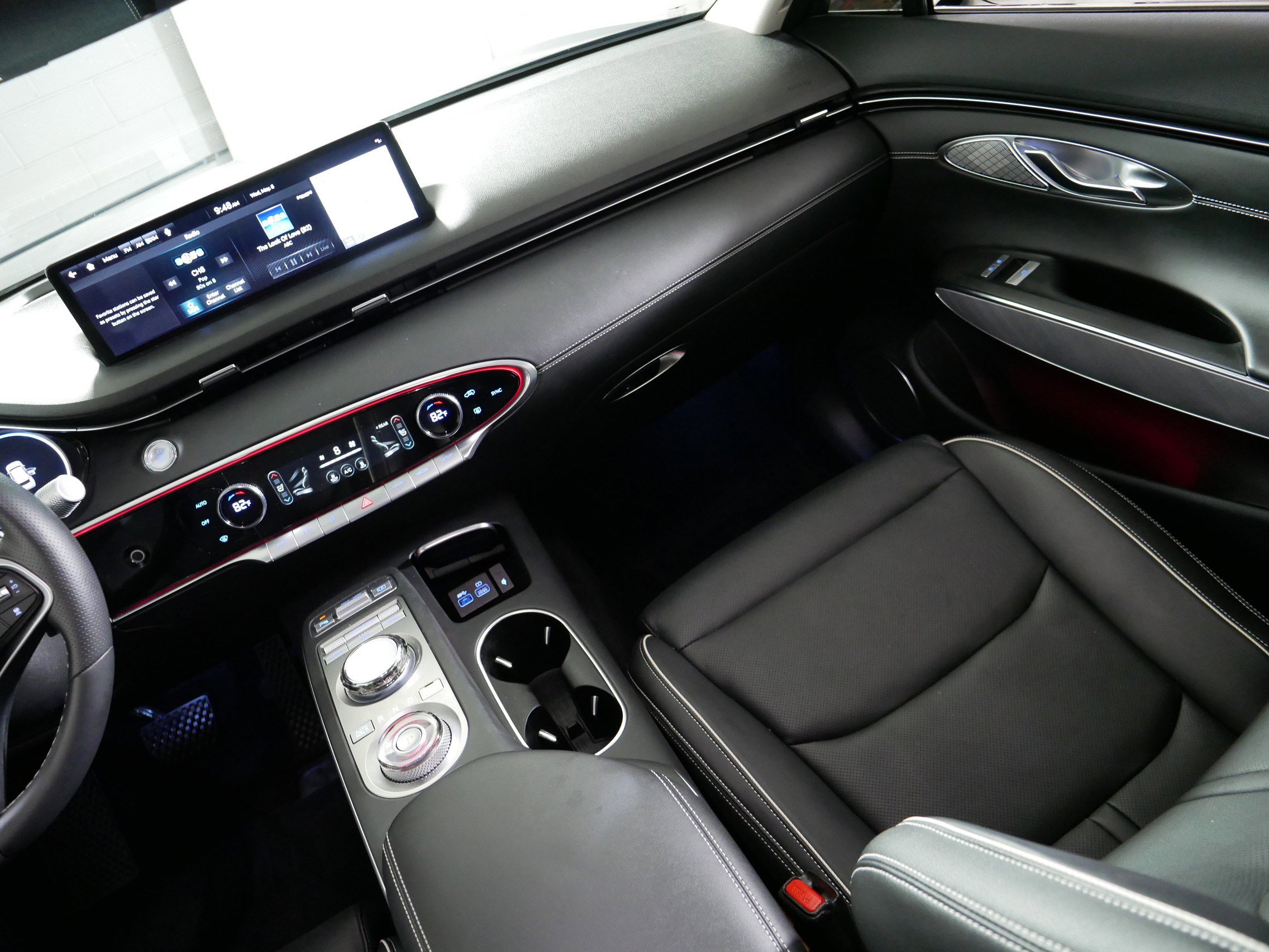 Certified 2025 Genesis Electrified GV70 AWD/4WD image 11