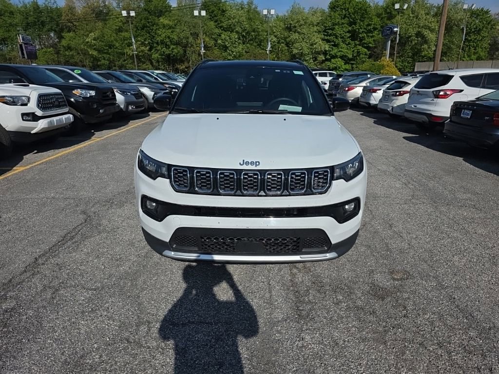 Used 2025 Jeep Compass Limited AWD/4WD image 9