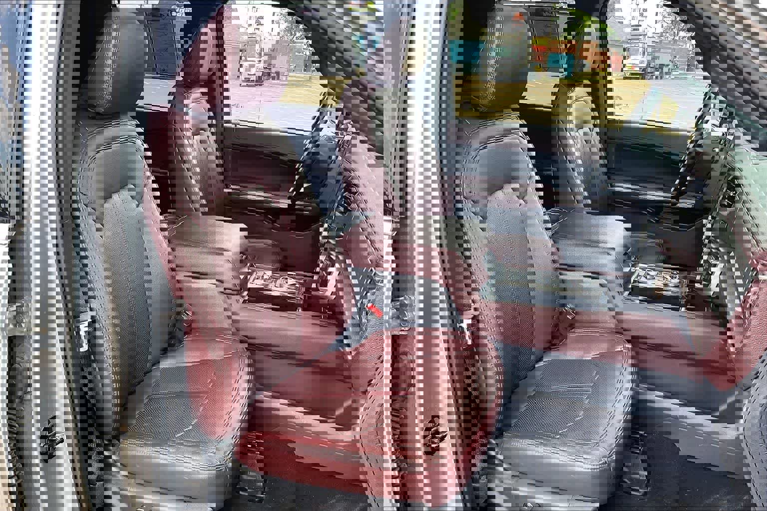 Used 2024 Ford Expedition Limited image 13