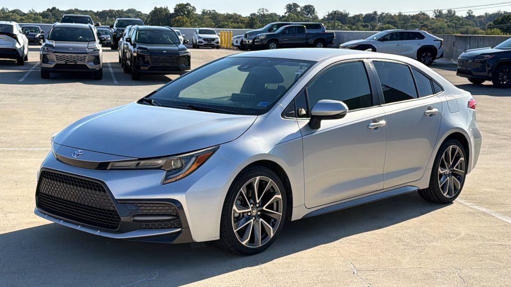 Used 2021 Toyota Corolla SE FWD image 2