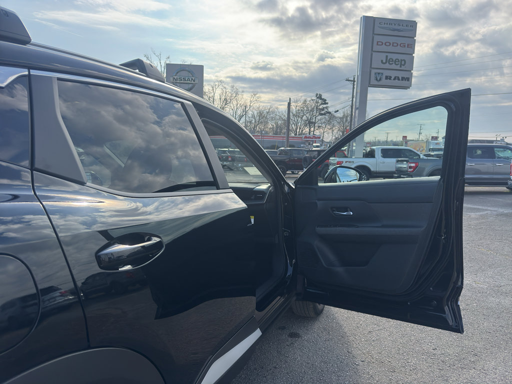 New 2026 Nissan Kicks SV w/ Charging Package image 21