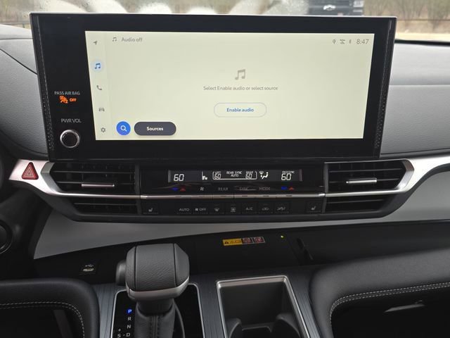 Used 2025 Toyota Sienna XLE image 21