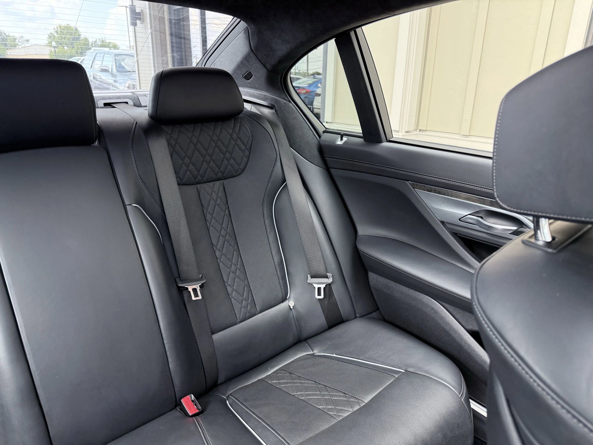 Used 2018 BMW 750i xDrive image 26