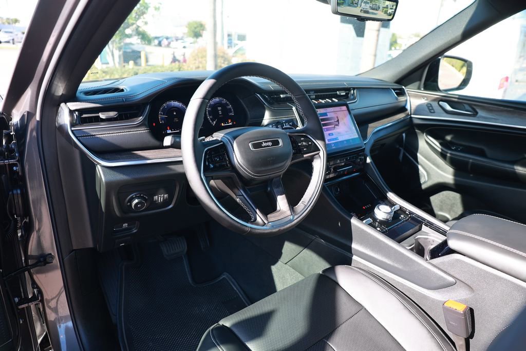 New 2025 Jeep Grand Cherokee Overland w/ Luxury Tech Group IV image 10