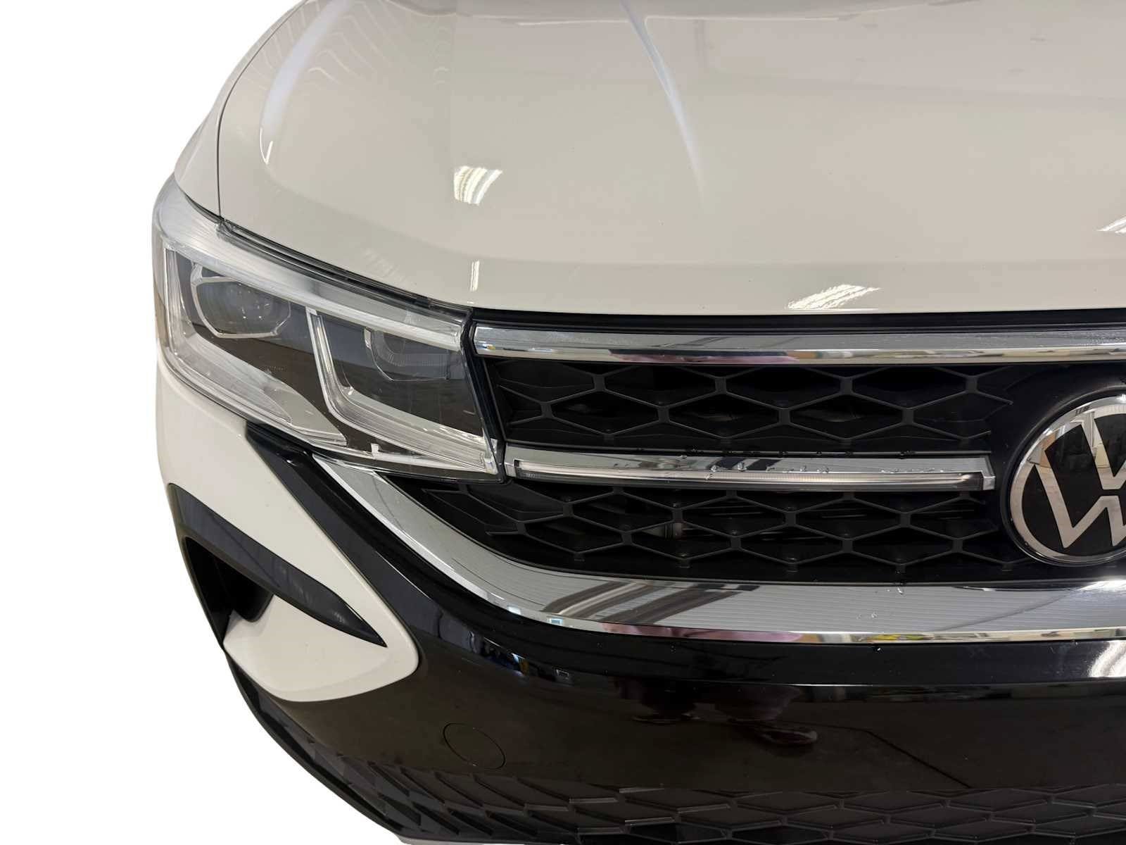 Used 2023 Volkswagen Taos SEL AWD/4WD image 4