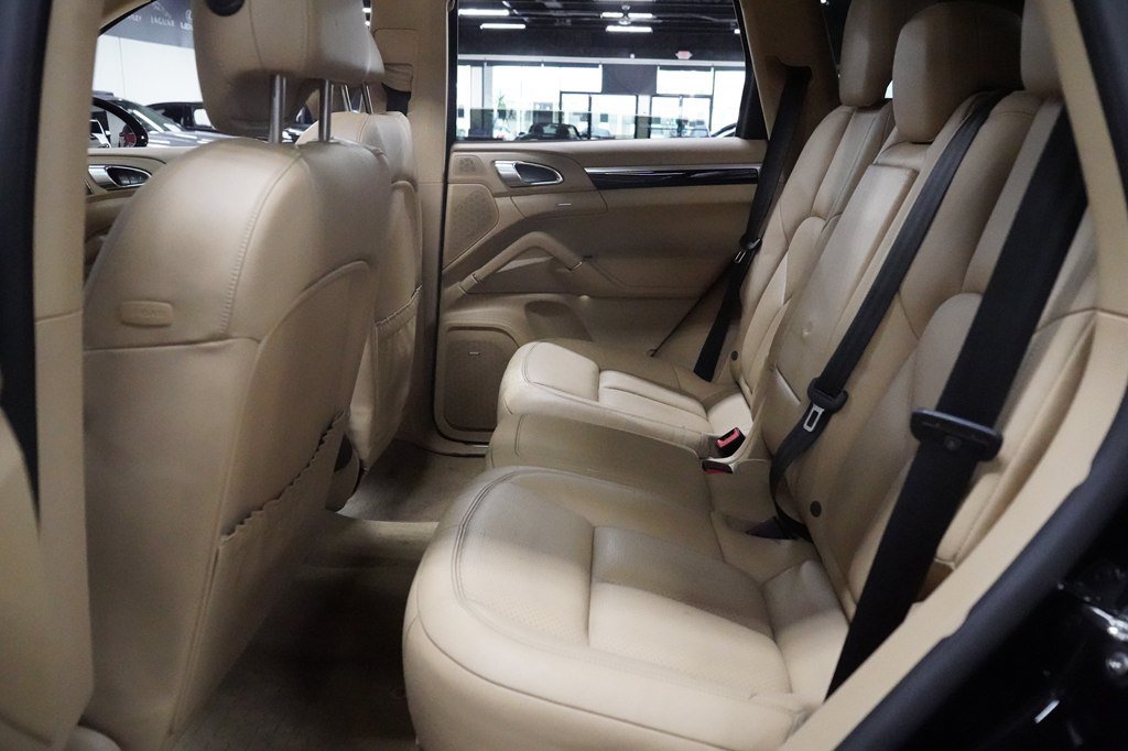 Used 2017 Porsche Cayenne Platinum Edition AWD/4WD image 23