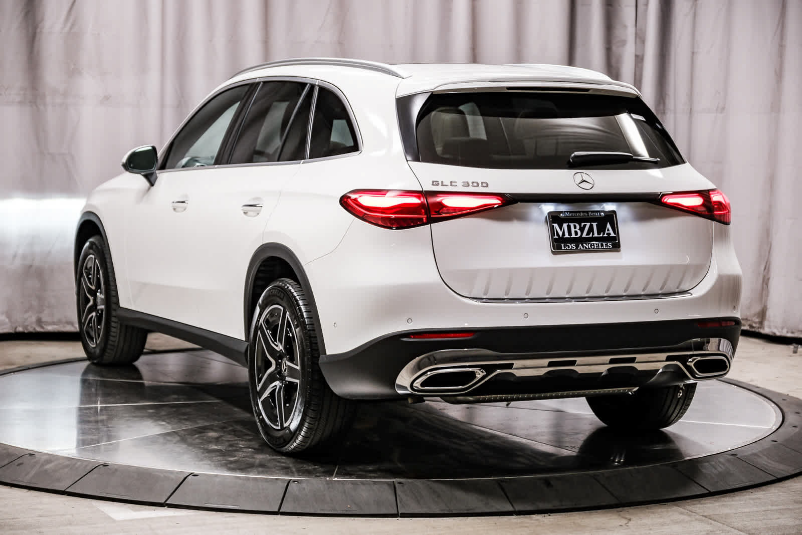 Certified 2026 Mercedes-Benz GLC 300 image 2