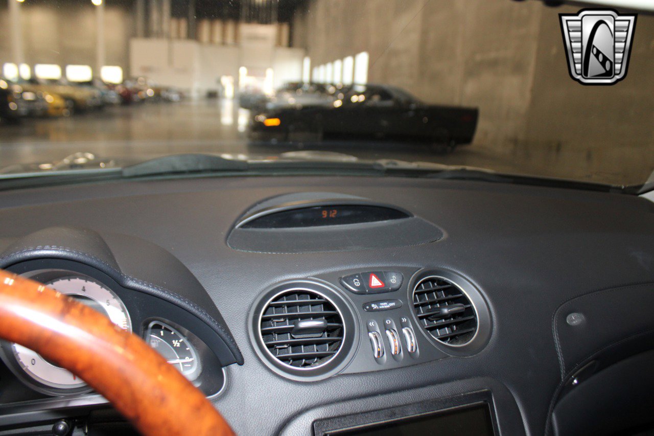 Used 2011 Mercedes-Benz SL 550 image 24