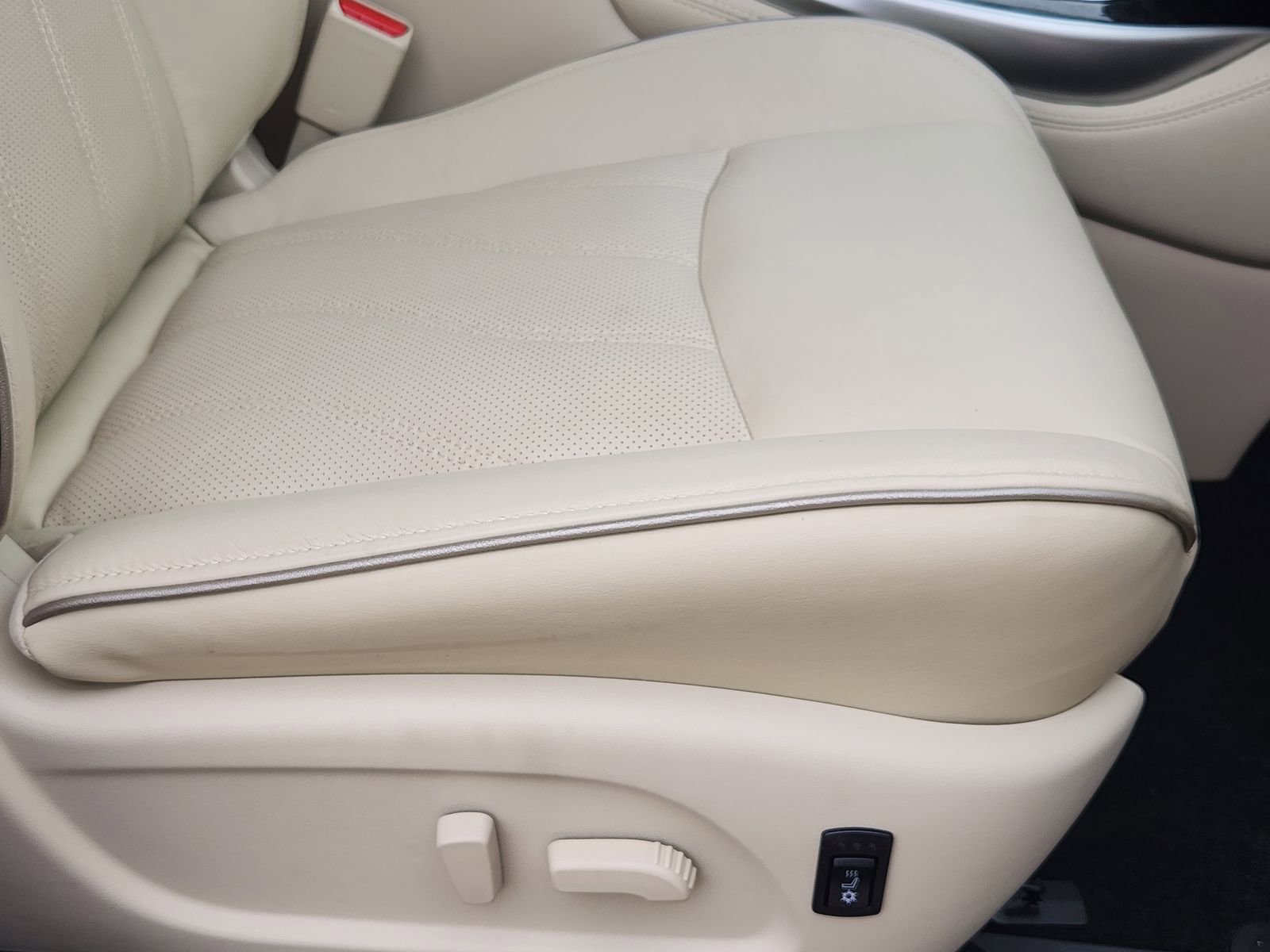 Used 2019 INFINITI QX60 Luxe w/ Essential Package FWD image 28