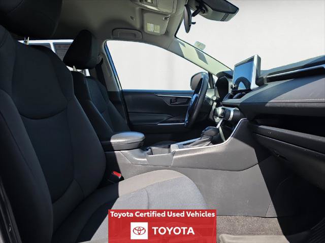 Certified 2023 Toyota RAV4 LE AWD/4WD image 17