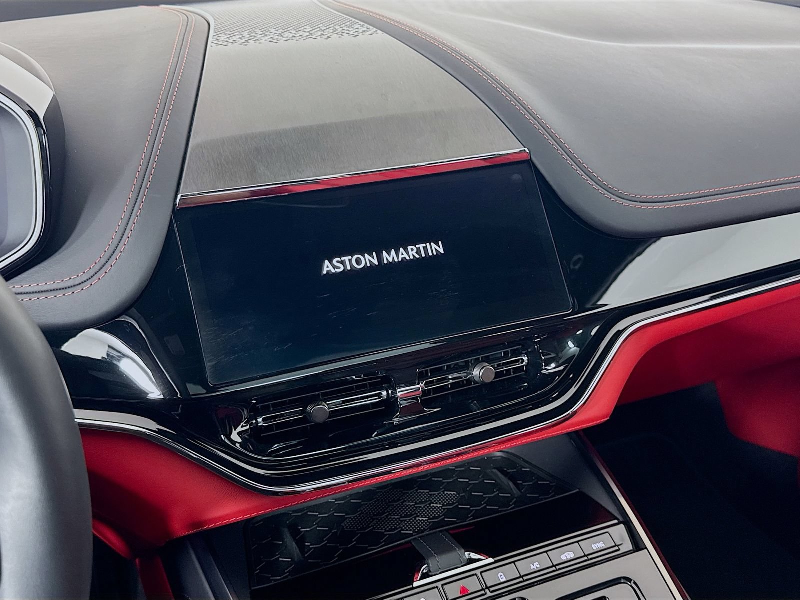 Used 2025 Aston Martin DBX 707 AWD/4WD image 13