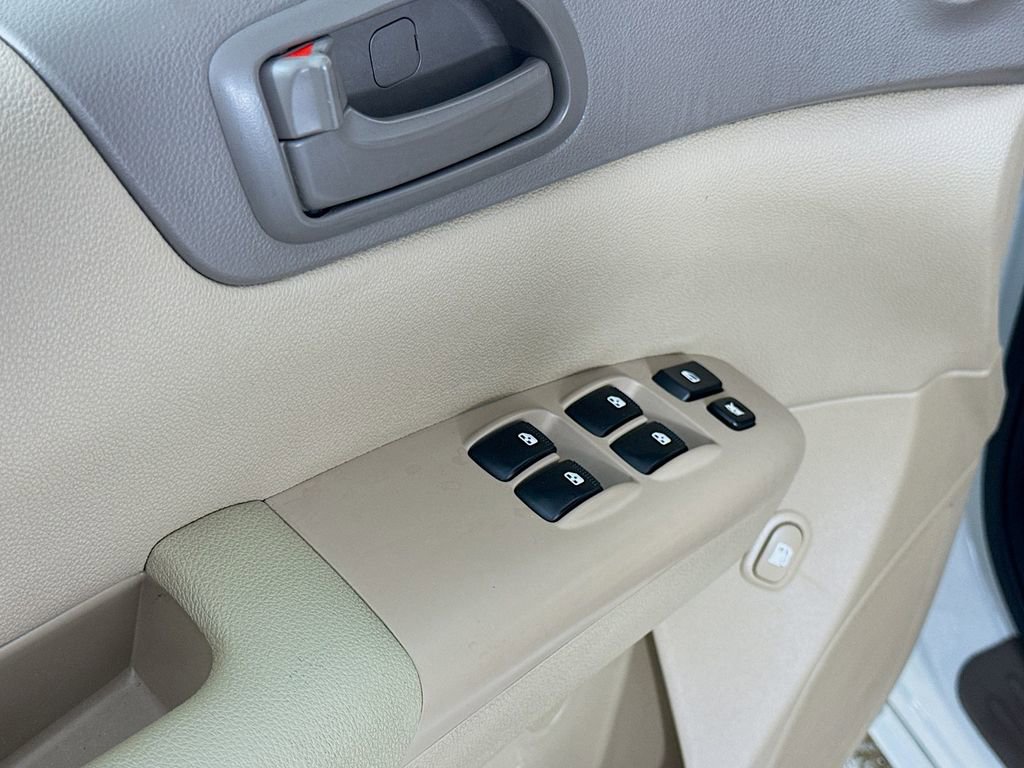 Used 2014 Kia Sedona LX image 20