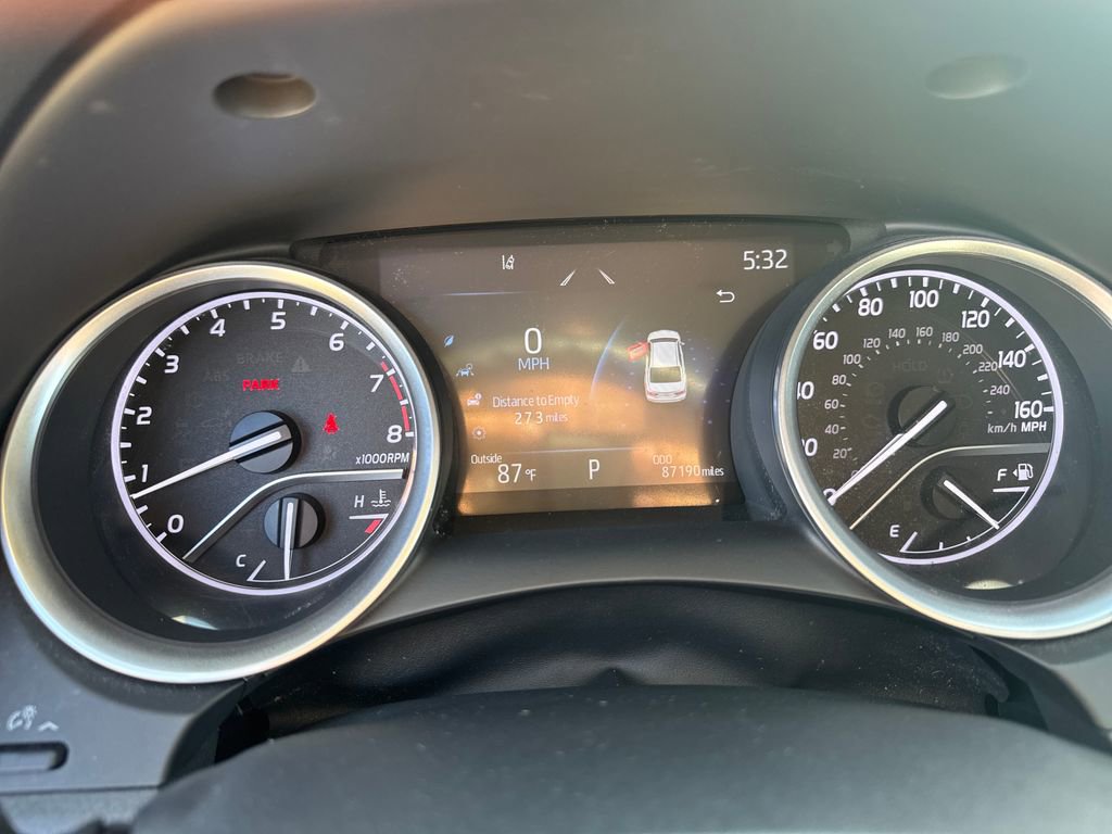 Used 2021 Toyota Camry LE AWD/4WD image 29