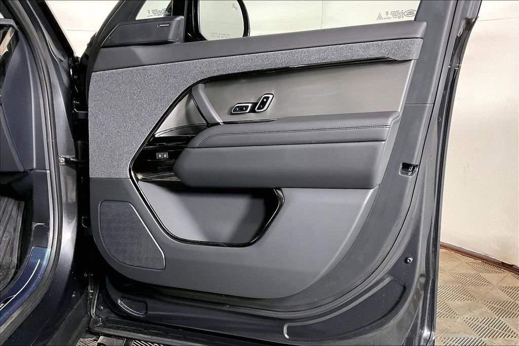 Used 2025 Land Rover Range Rover Sport Dynamic SE image 23