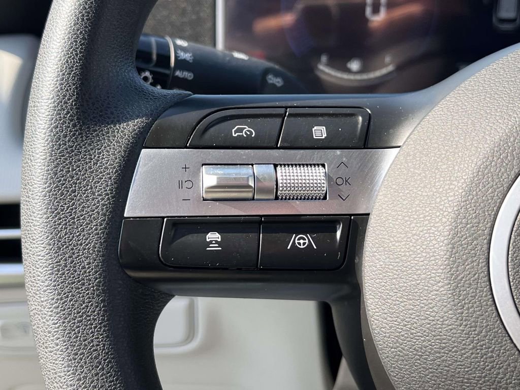 Certified 2025 Hyundai Tucson SE image 22