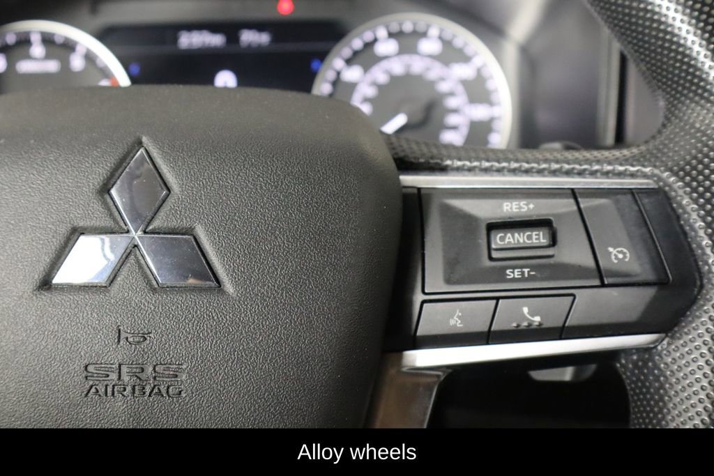 Used 2024 Mitsubishi Outlander ES image 10
