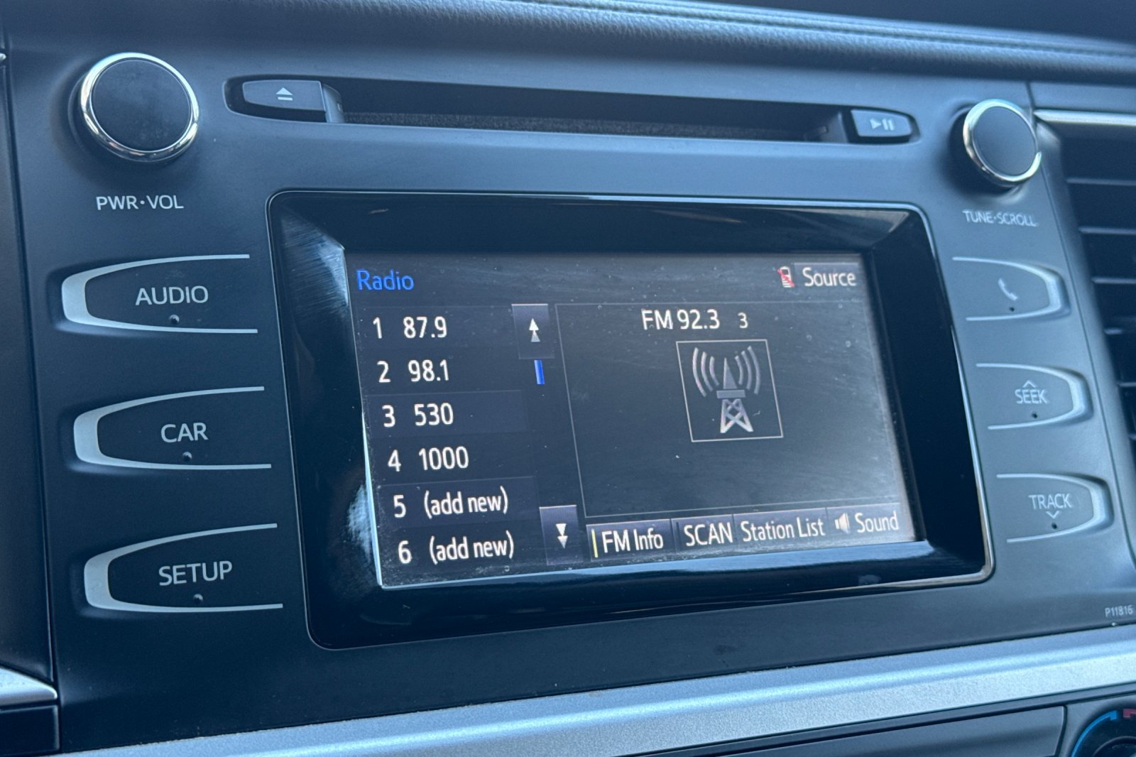 Used 2019 Toyota Highlander LE FWD image 19