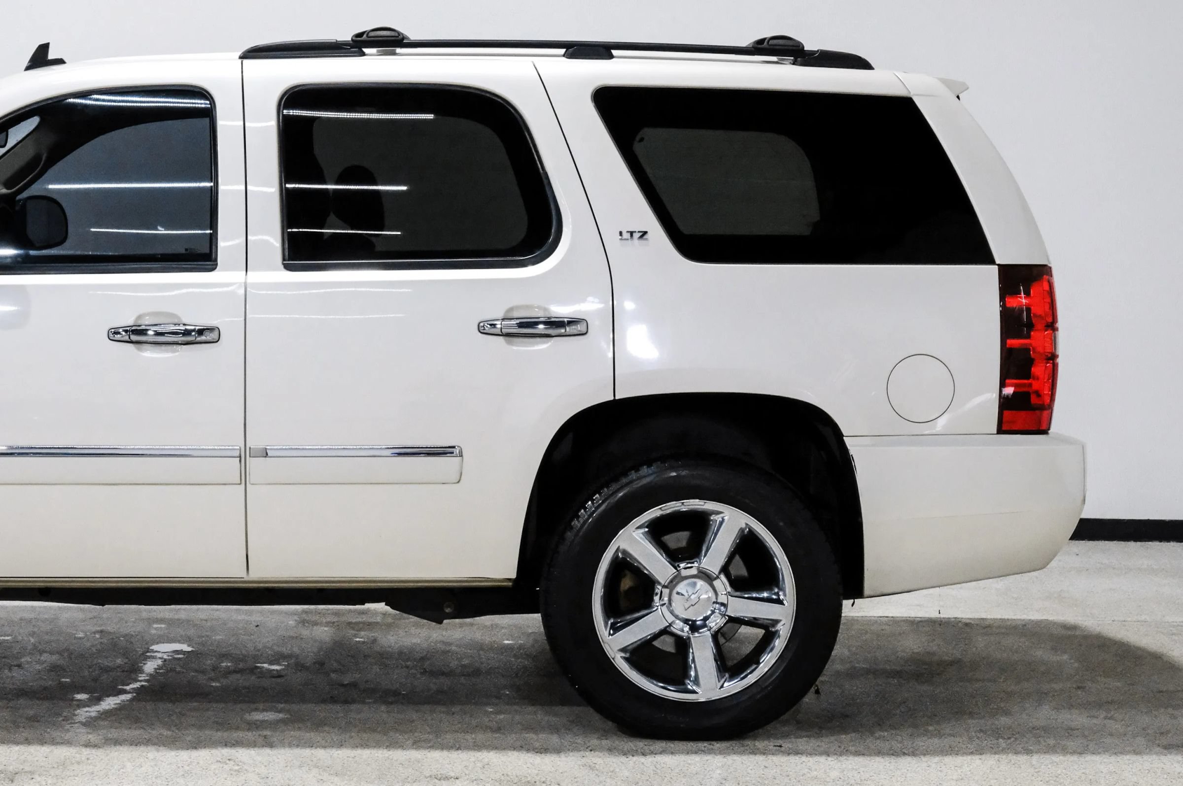 Used 2013 Chevrolet Tahoe LTZ RWD image 11