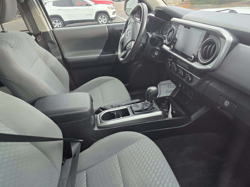 Used 2021 Toyota Tacoma SR5 AWD/4WD image 15