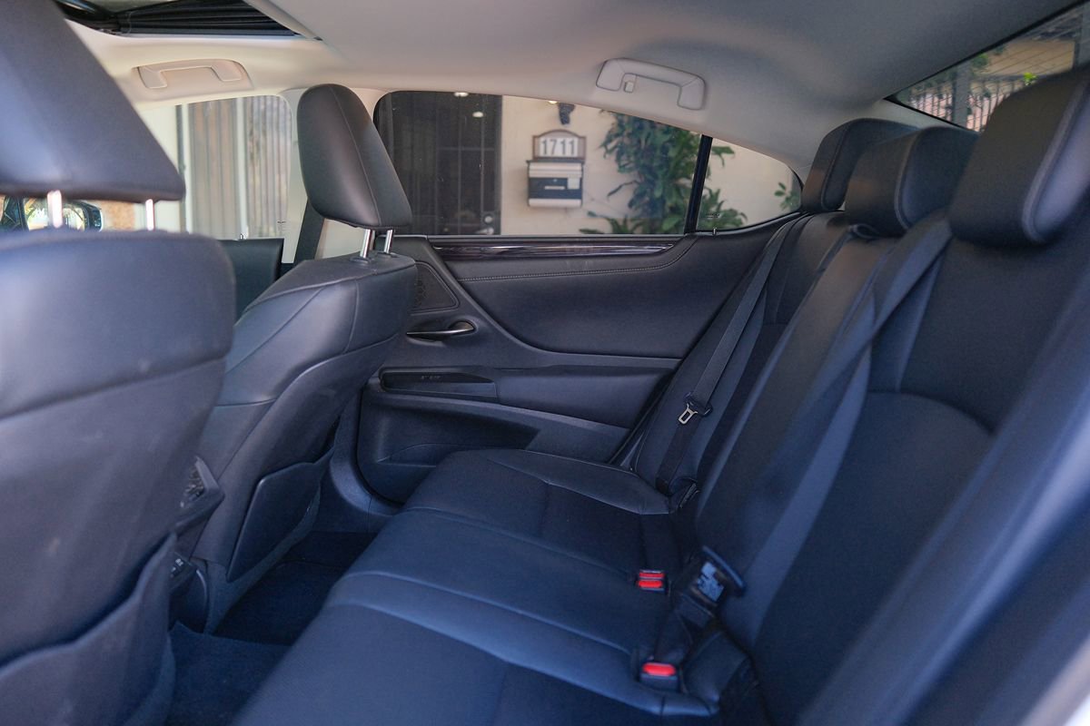 Used 2021 Lexus ES 300h w/ Premium Package FWD image 34