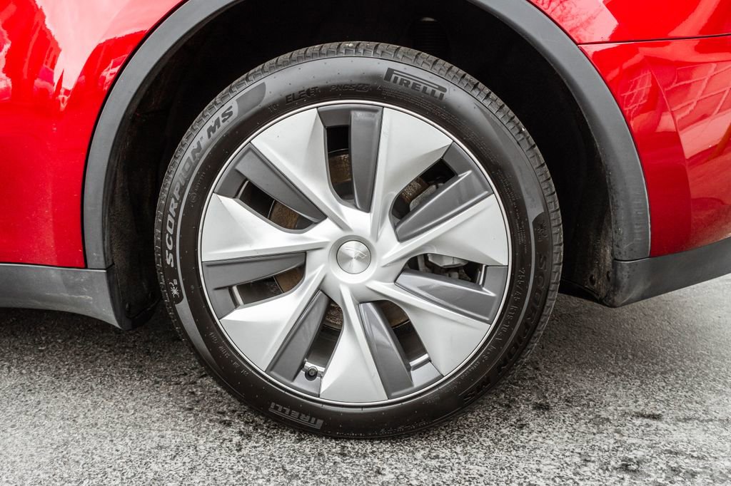 Used 2024 Tesla Model Y Long Range image 33