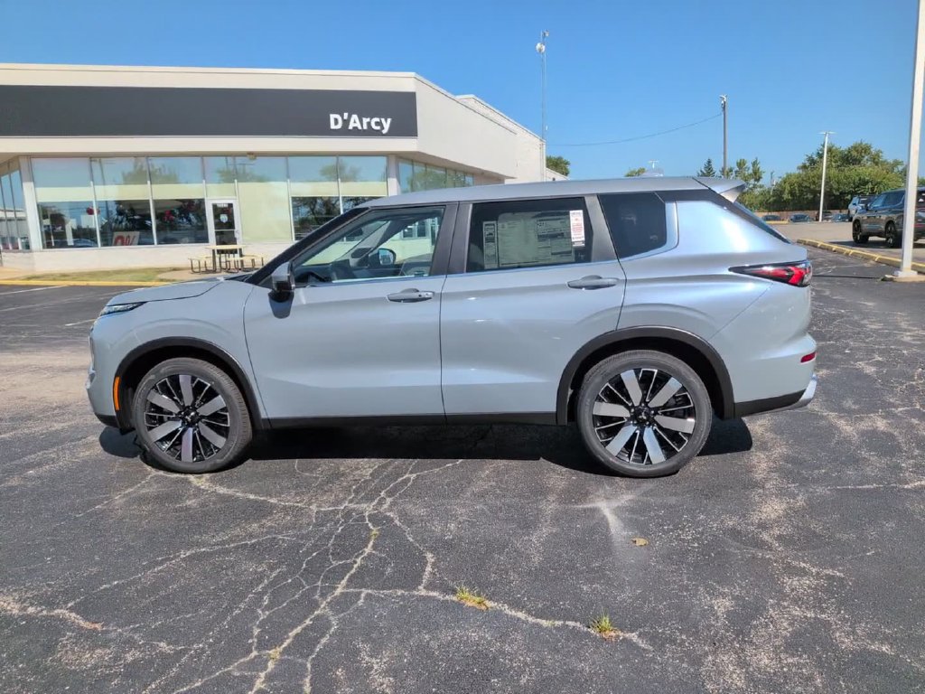 New 2026 Mitsubishi Outlander SE AWD/4WD image 10
