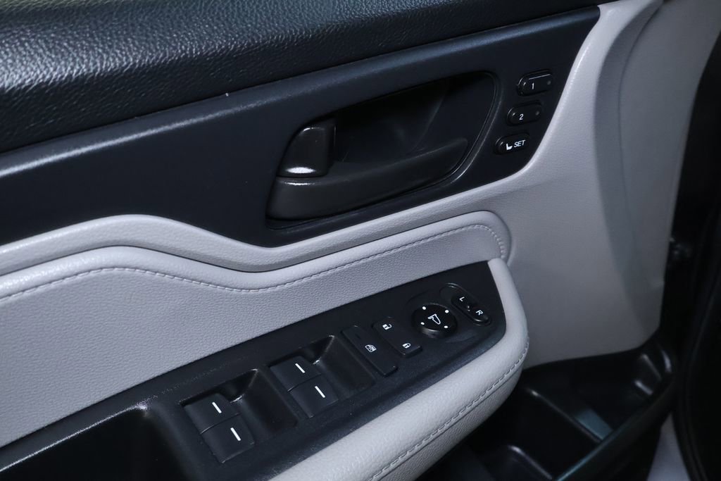 Used 2024 Honda Odyssey EX-L image 13