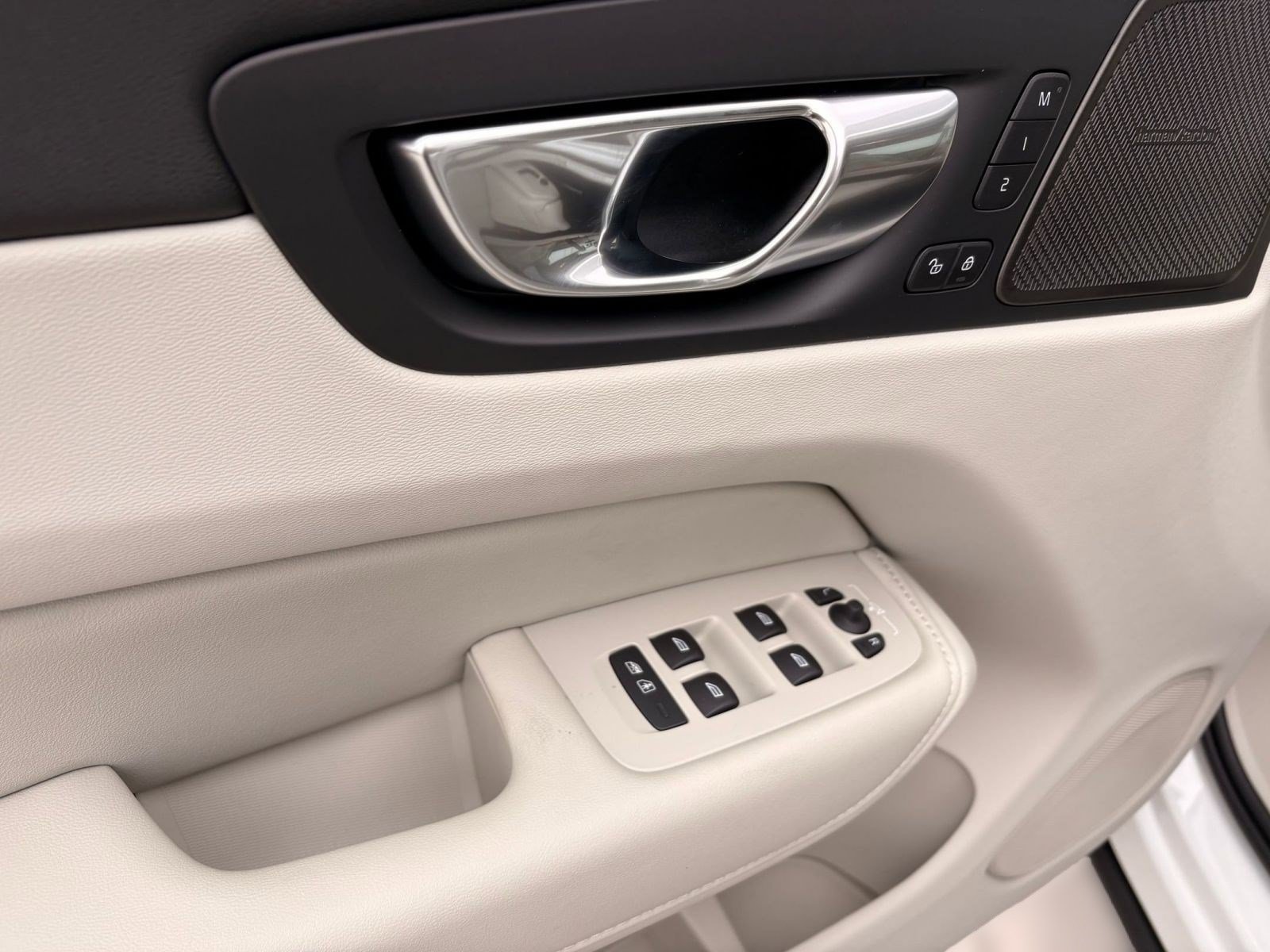 New 2026 Volvo XC60 B5 Ultra w/ Climate Package AWD/4WD image 12