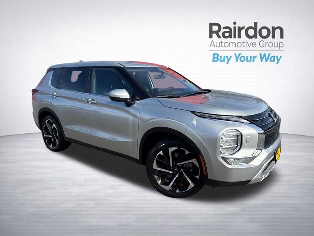 Used 2024 Mitsubishi Outlander SE image 1