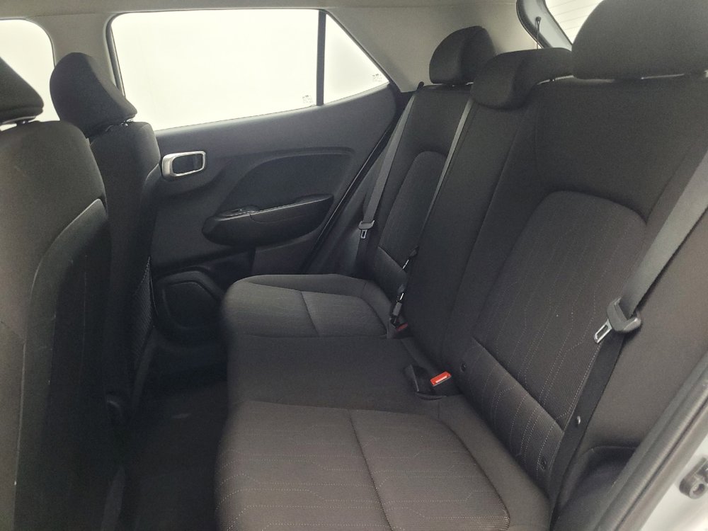 Used 2021 Hyundai Venue SE image 18