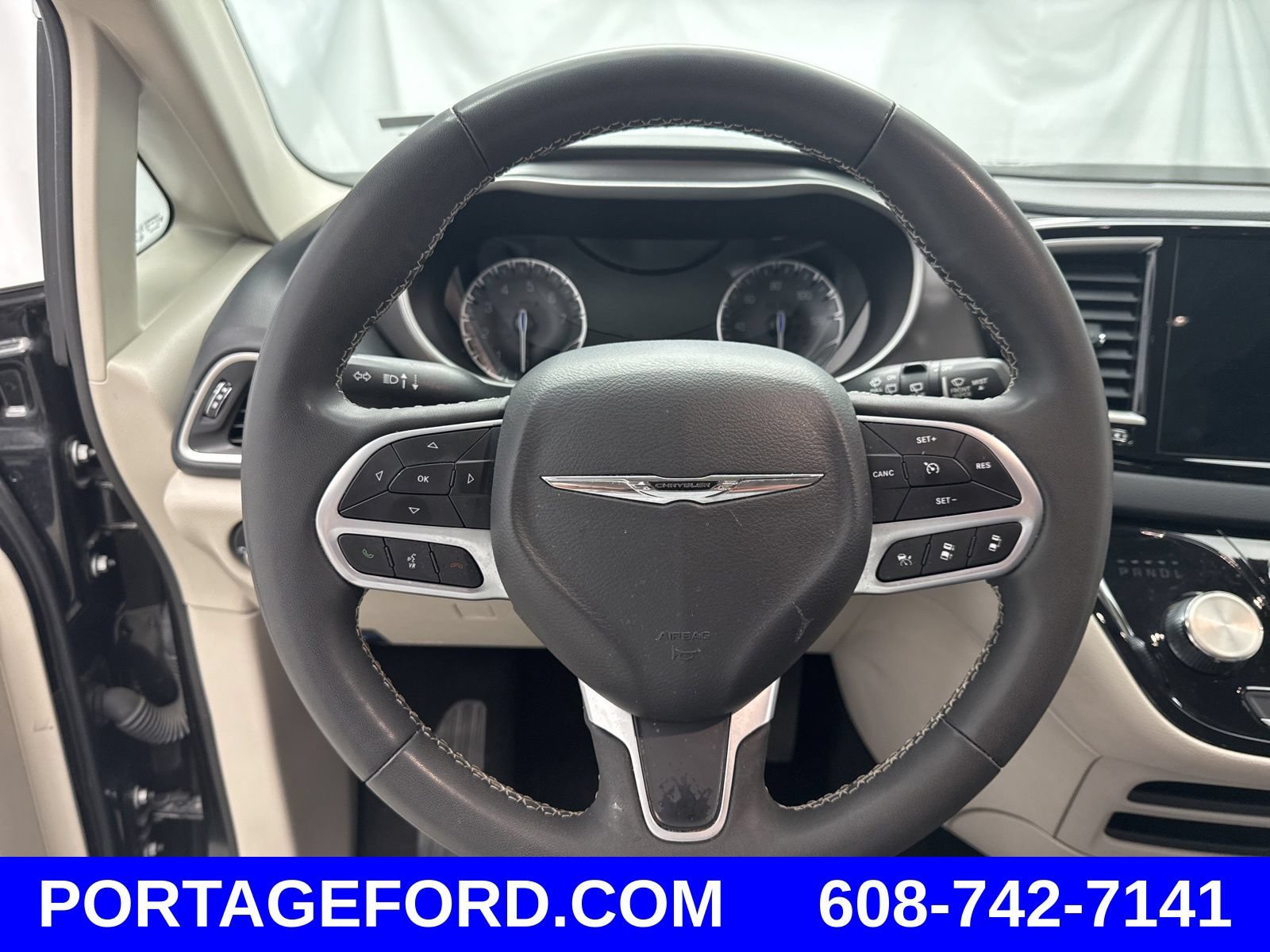 Used 2023 Chrysler Pacifica Touring-L FWD image 15