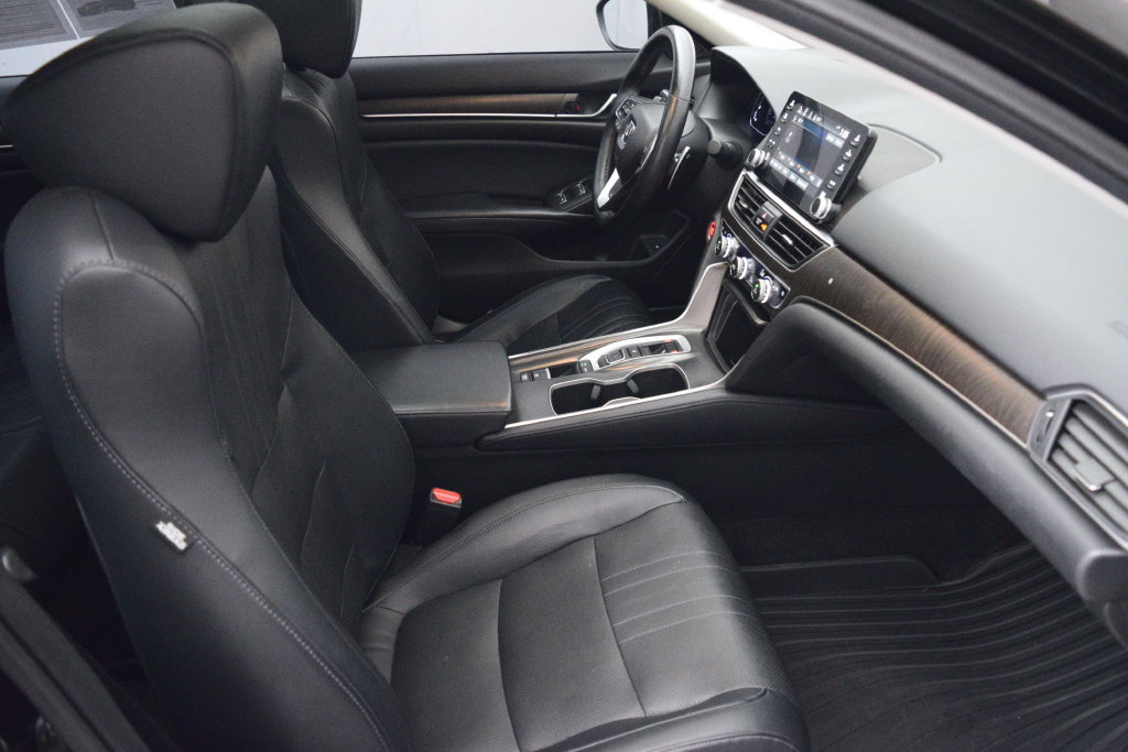 Used 2018 Honda Accord Touring image 17