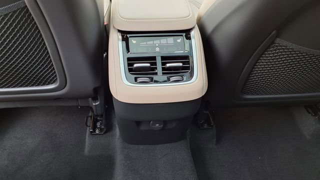 New 2026 Volvo XC90 B6 Plus w/ Protection Package Premier image 18