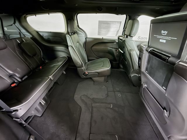 New 2026 Chrysler Pacifica Limited w/ Uconnect Theater Family Group image 28