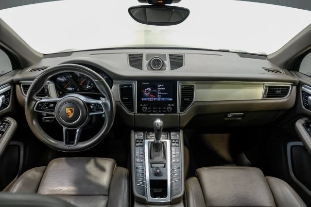 Used 2018 Porsche Macan Sport Edition AWD/4WD image 22