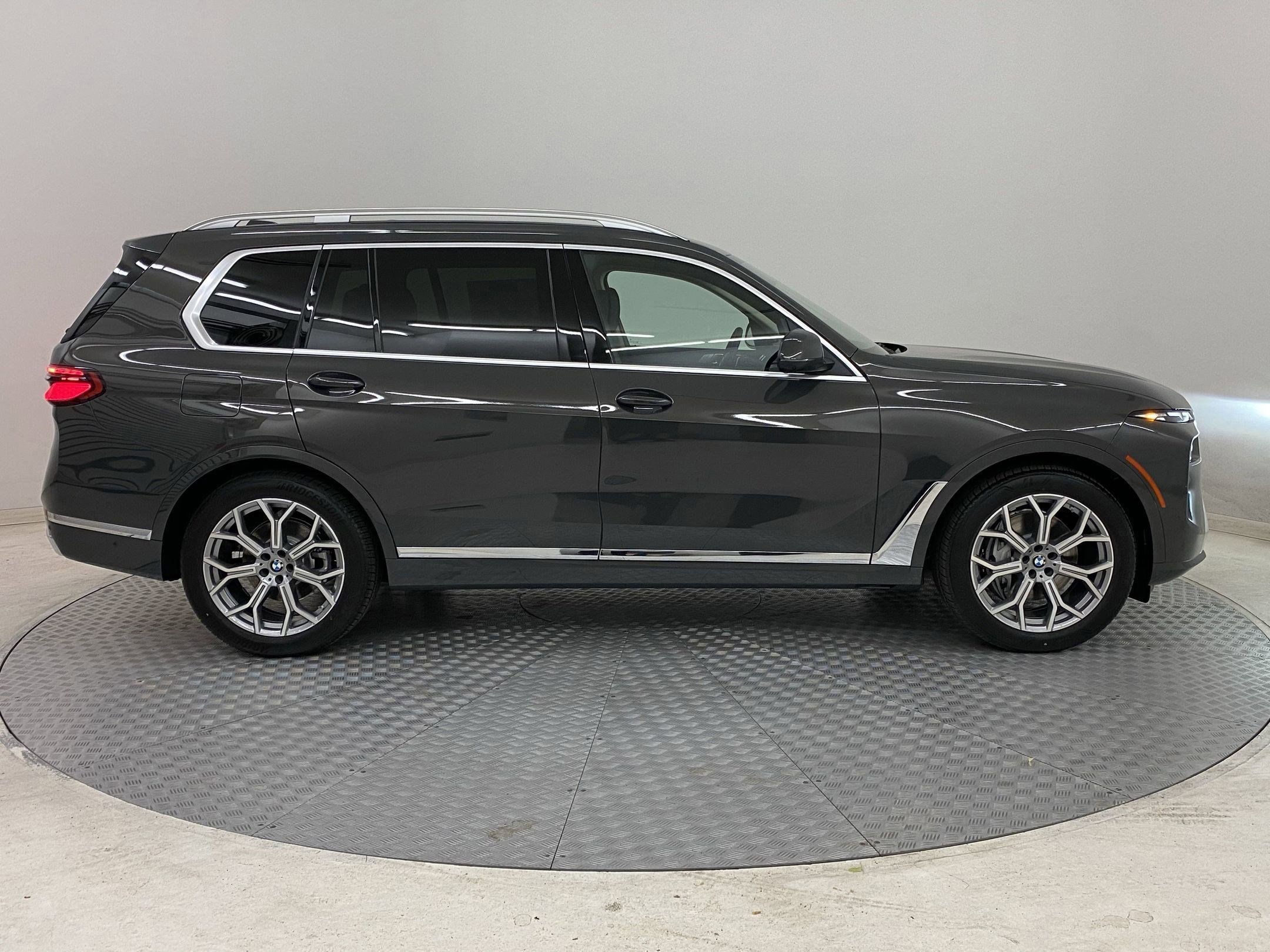 Used 2026 BMW X7 xDrive40i w/ Premium Package image 7