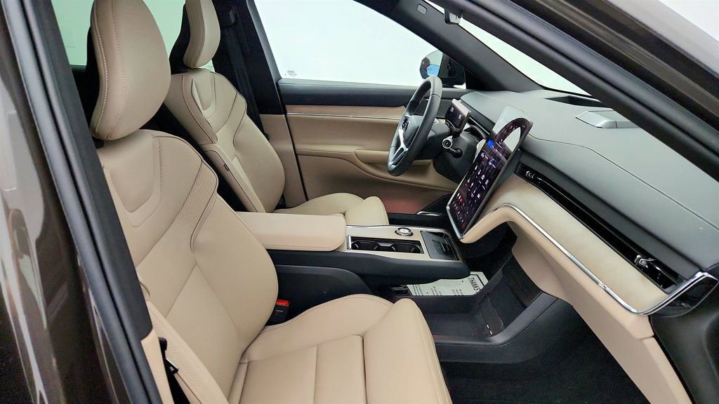 Used 2025 Volvo EX90 Plus AWD/4WD image 24