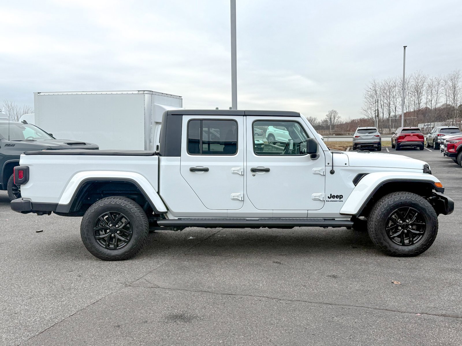 Used 2022 Jeep Gladiator Sport image 8