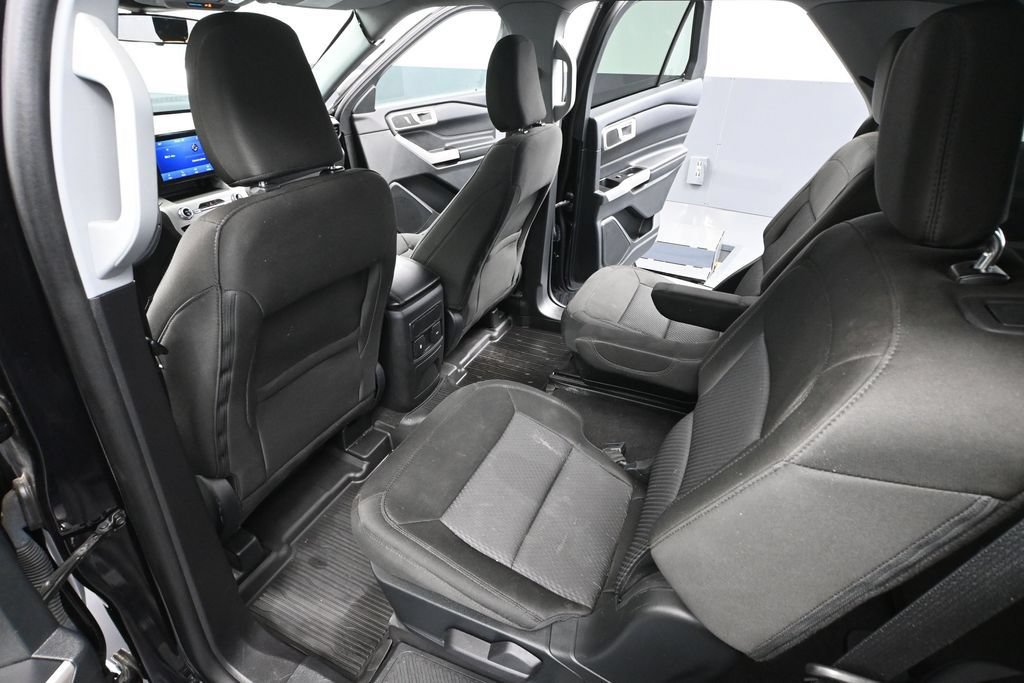 Used 2023 Ford Explorer XLT AWD/4WD image 34