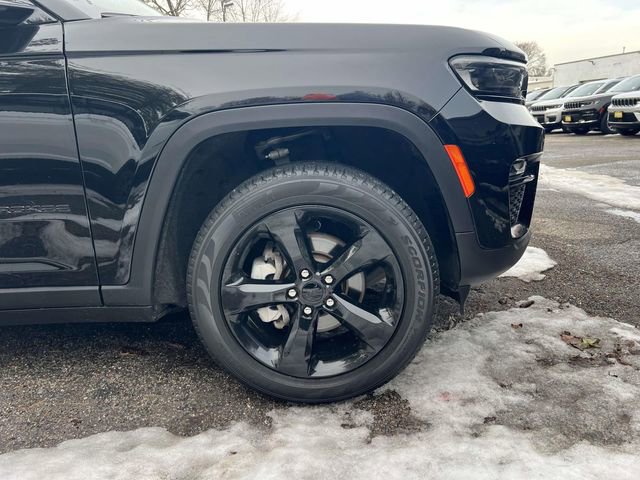 Certified 2023 Jeep Grand Cherokee Limited w/ Black Appearance Package image 8