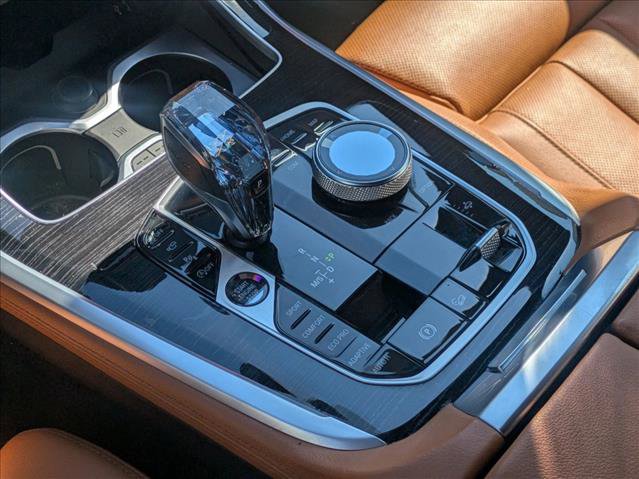Used 2022 BMW X7 M50i image 16