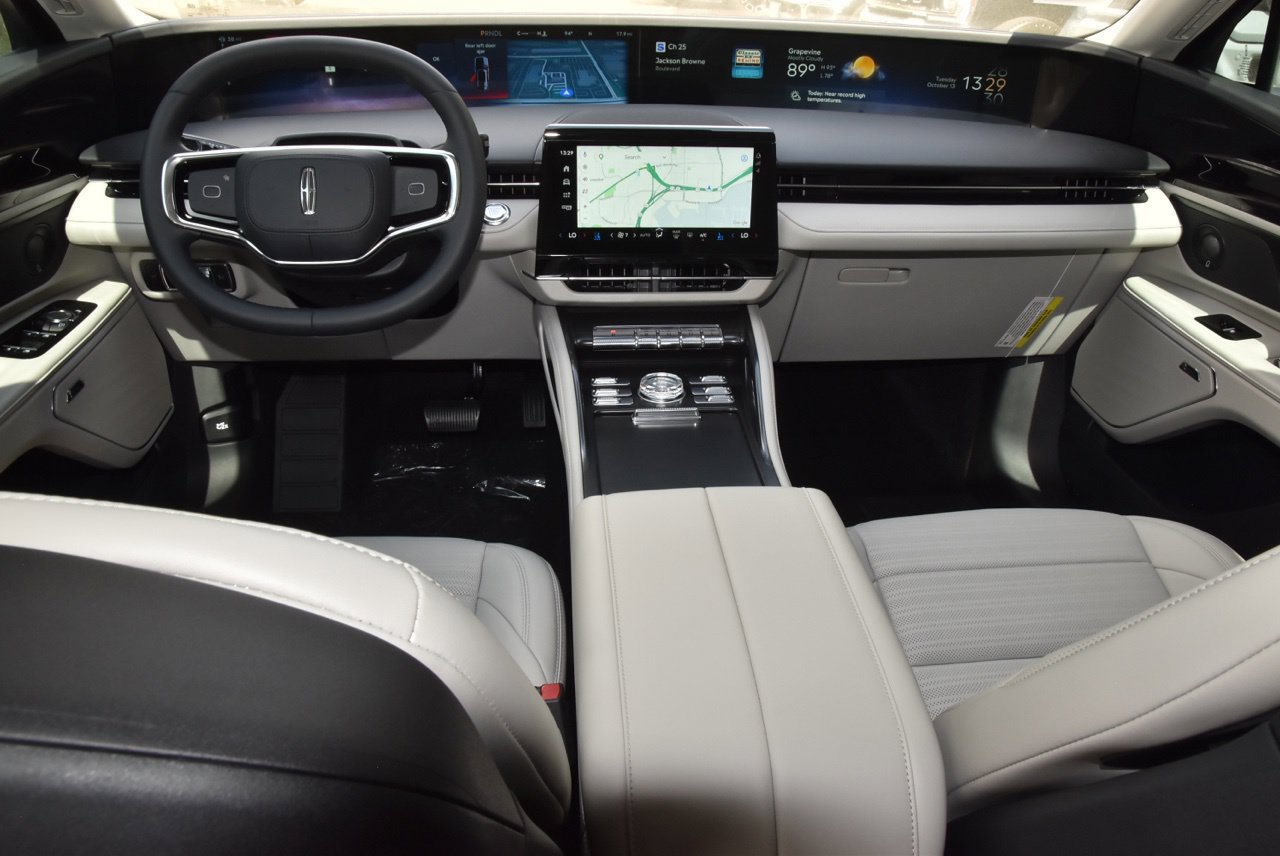 New 2026 Lincoln Nautilus Reserve AWD/4WD image 16