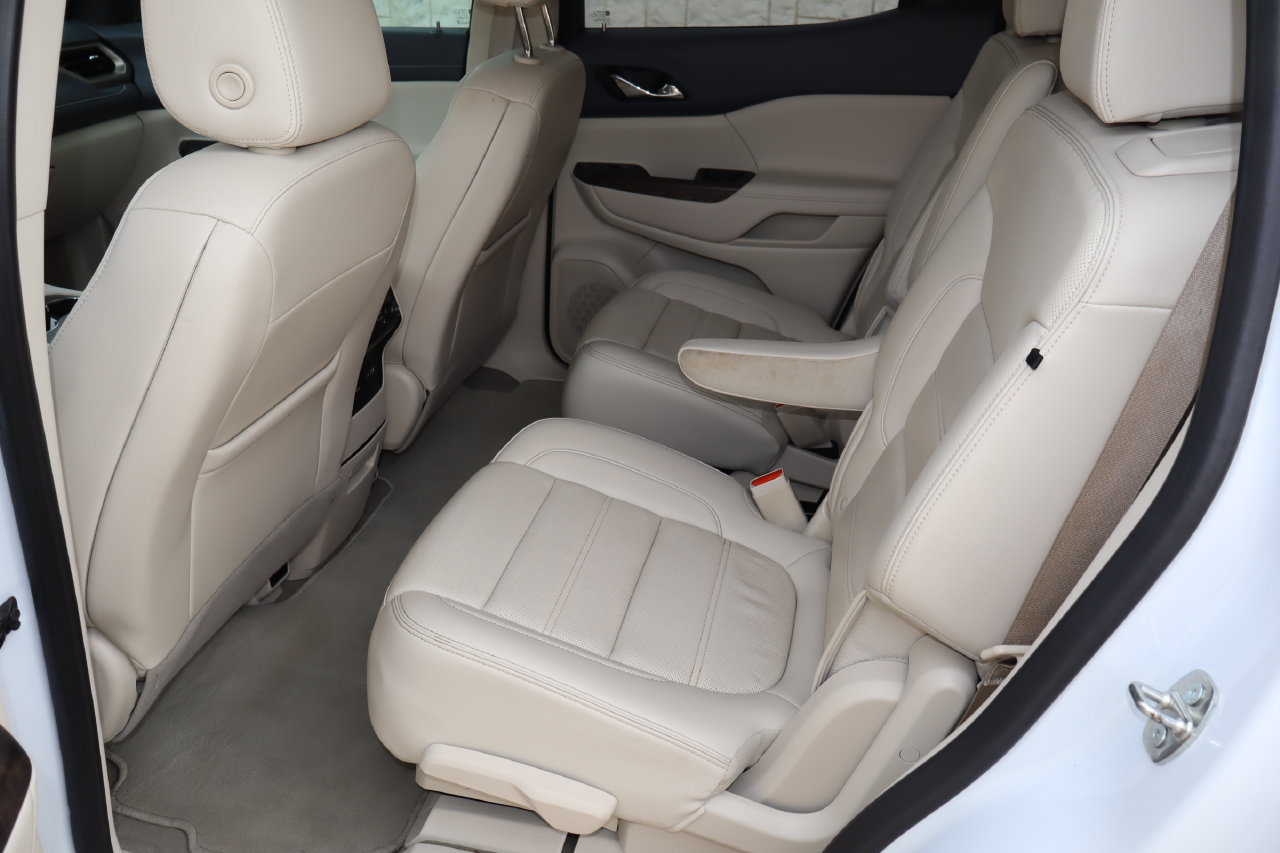 Used 2023 GMC Acadia Denali w/ Denali Ultimate Package FWD image 6