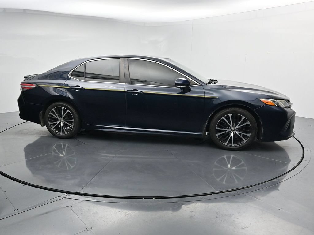 Used 2018 Toyota Camry SE w/ Convenience Package FWD image 9