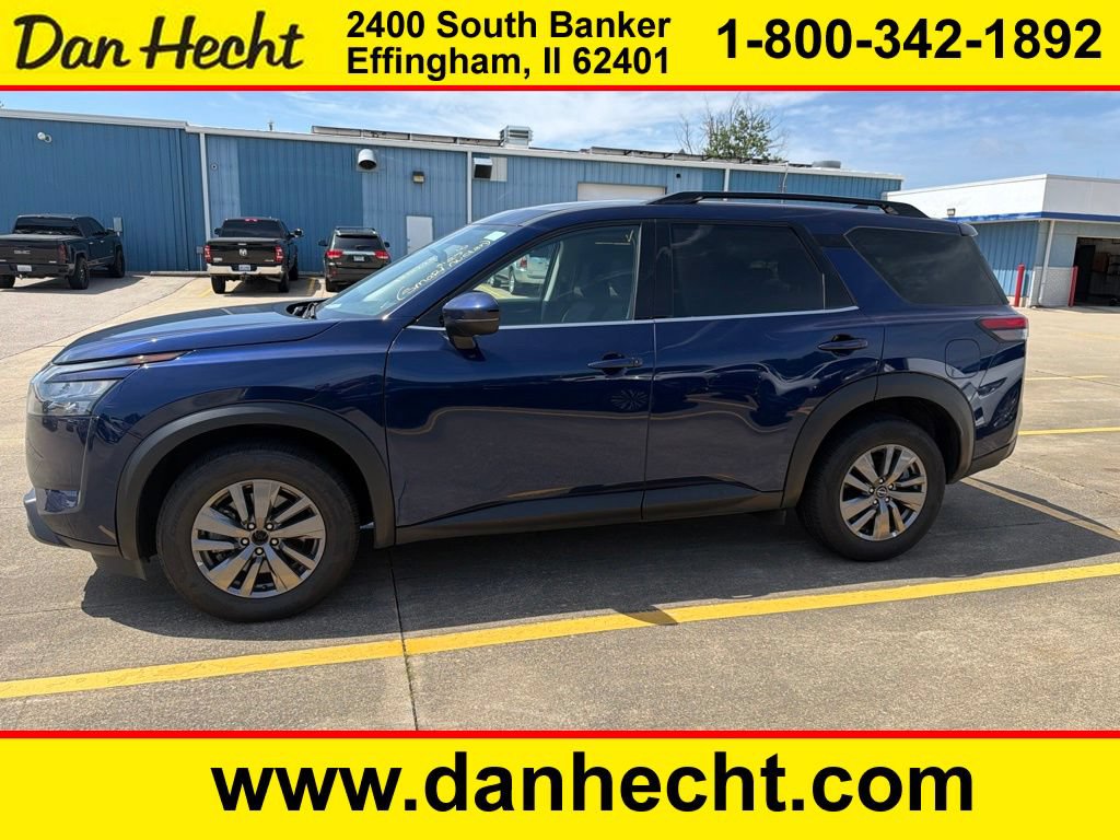 Used 2025 Nissan Pathfinder SV FWD image 1