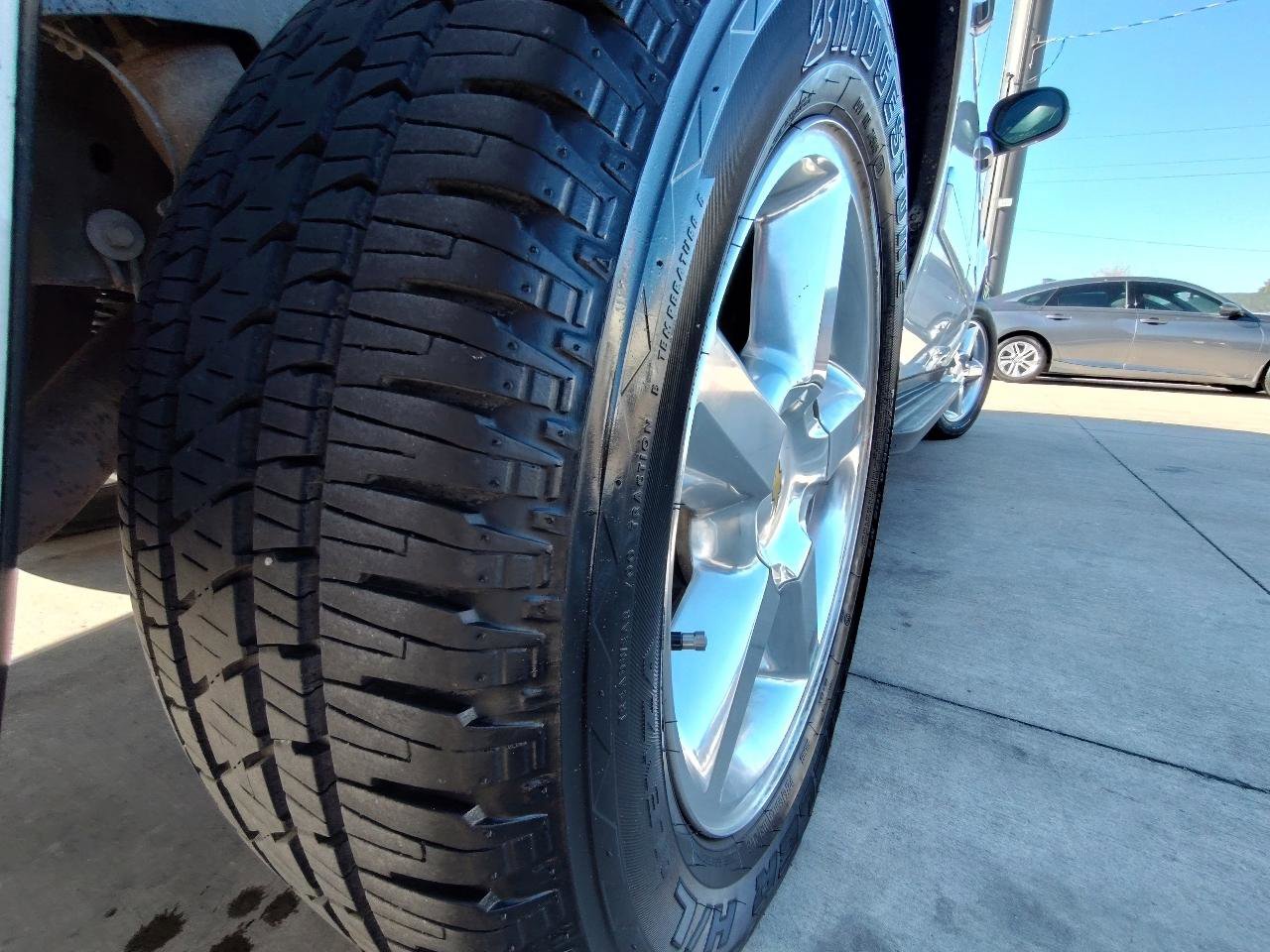 Used 2011 Chevrolet Avalanche LTZ image 45