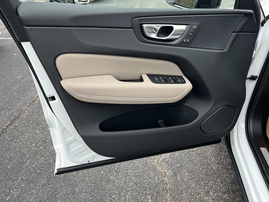 New 2026 Volvo XC60 B5 Plus w/ Protection Package Premier image 20