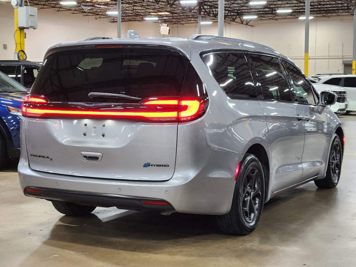 Used 2021 Chrysler Pacifica Touring-L w/ S Appearance Package image 8