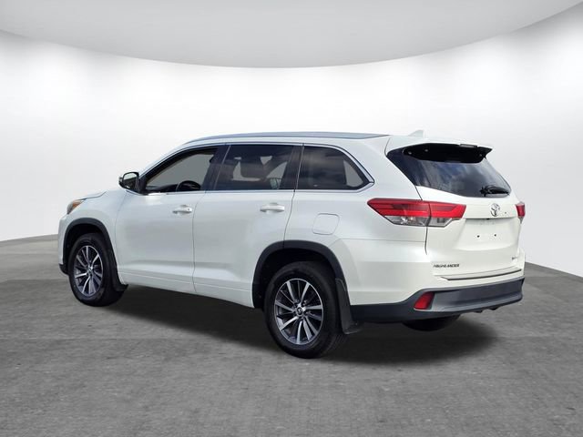 Used 2017 Toyota Highlander XLE AWD/4WD image 6