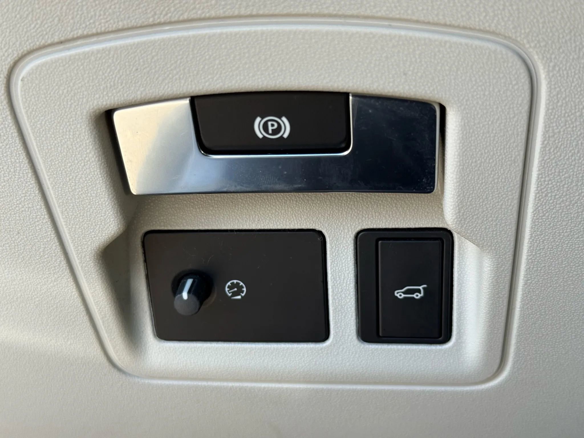 Used 2020 Land Rover Range Rover Velar R-Dynamic S image 33